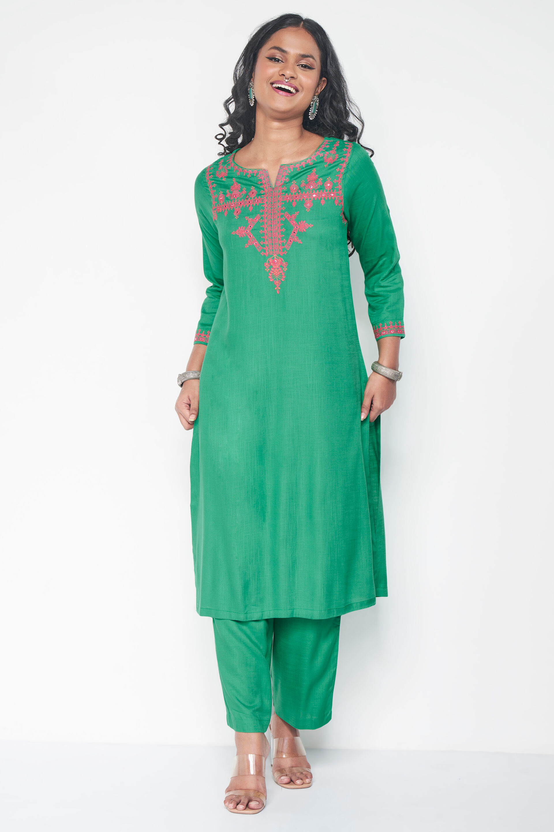 Buy our Green Solid Straight Set 2 online from globaldesi.in SC FW23GH0152PRYS